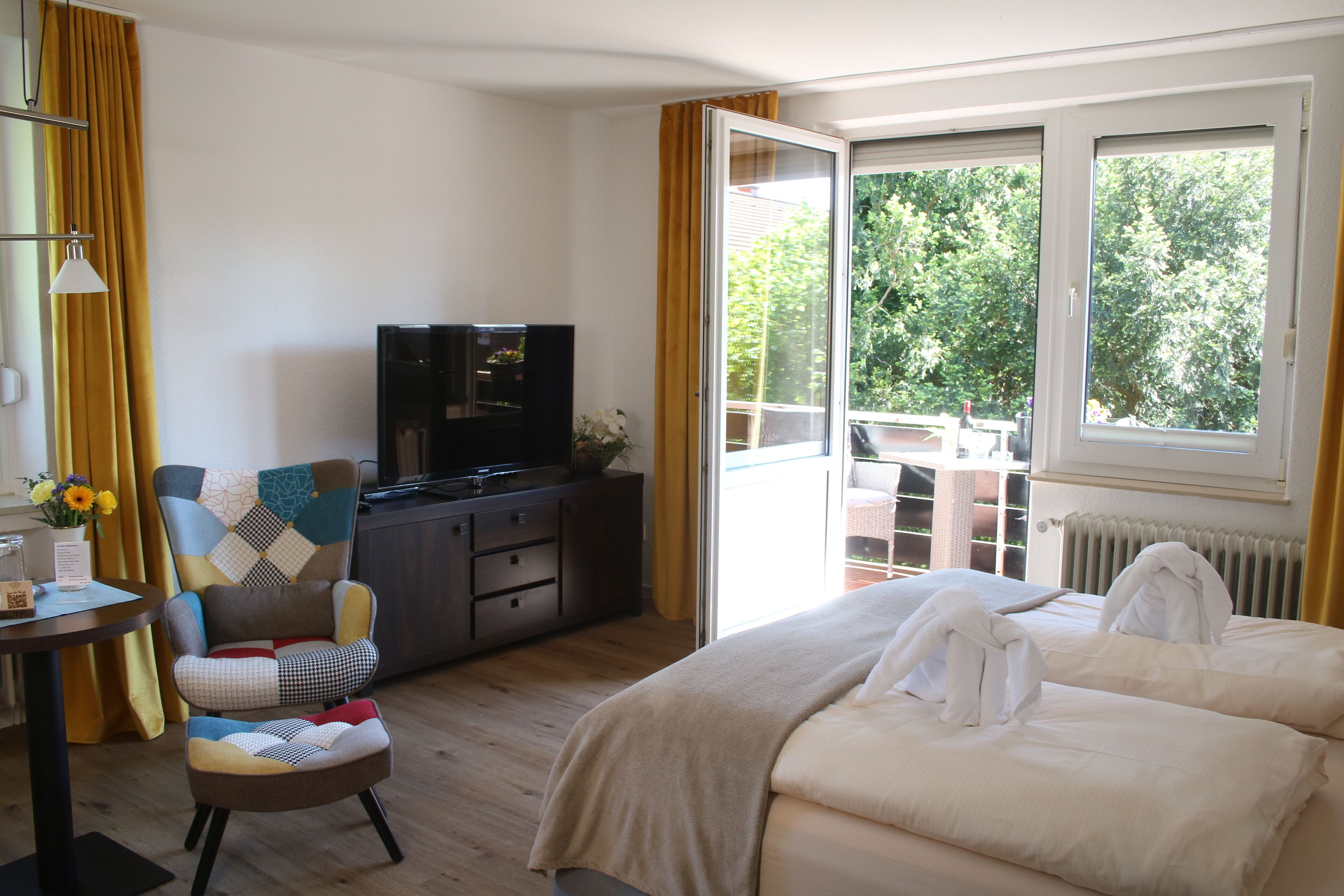 Double Room, Balcony | Desk, blackout drapes, soundproofing, free WiFi