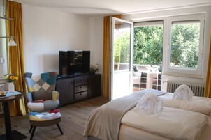 Double Room, Balcony | Desk, blackout drapes, soundproofing, free WiFi