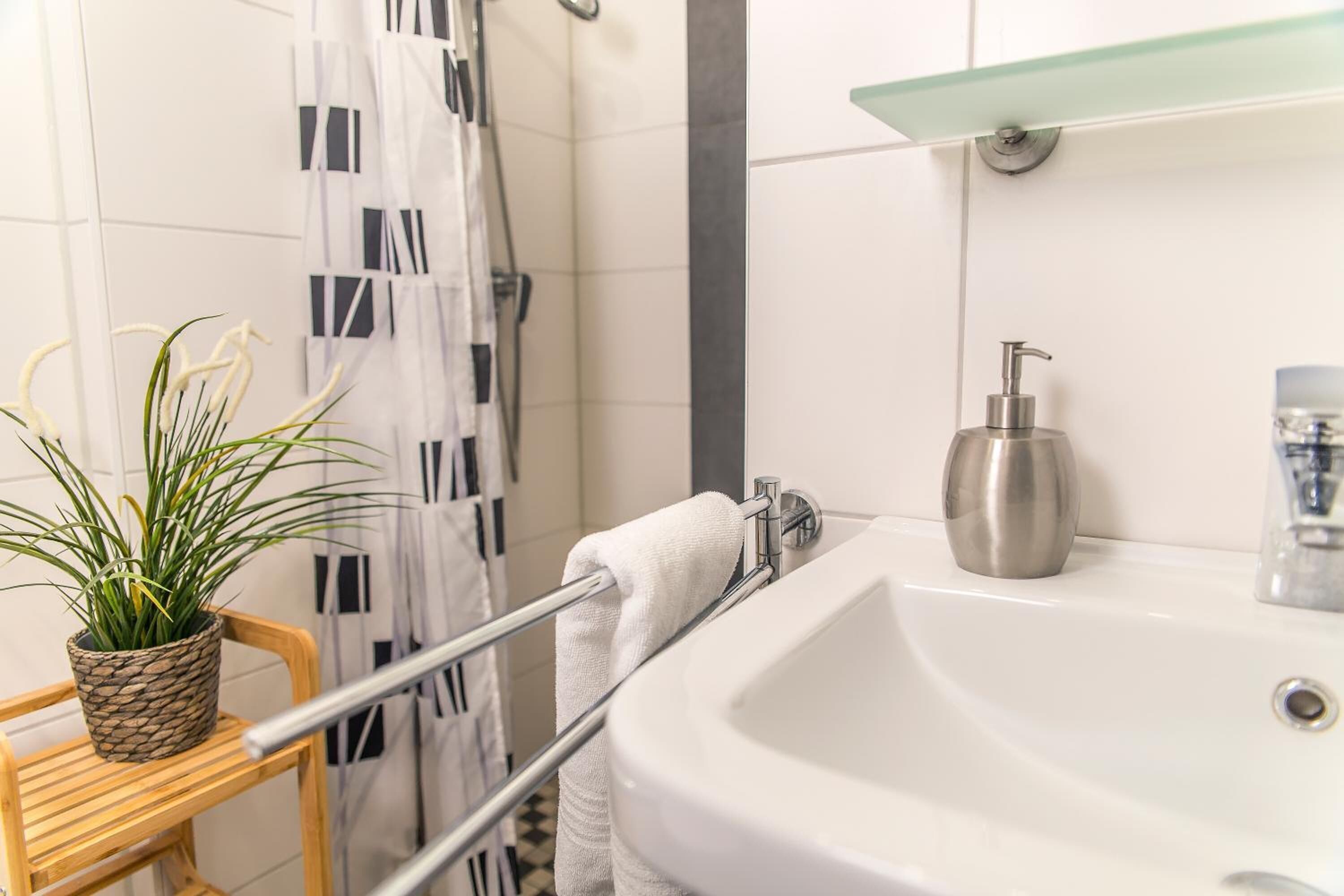 Double Room, Balcony | Bathroom | Shower, hair dryer, towels