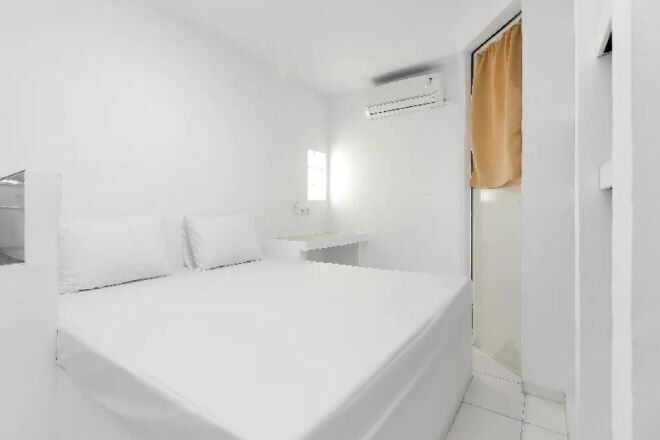 Desk, free WiFi, bed sheets