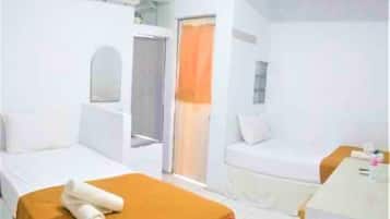 1 bedroom, desk, free WiFi, bed sheets