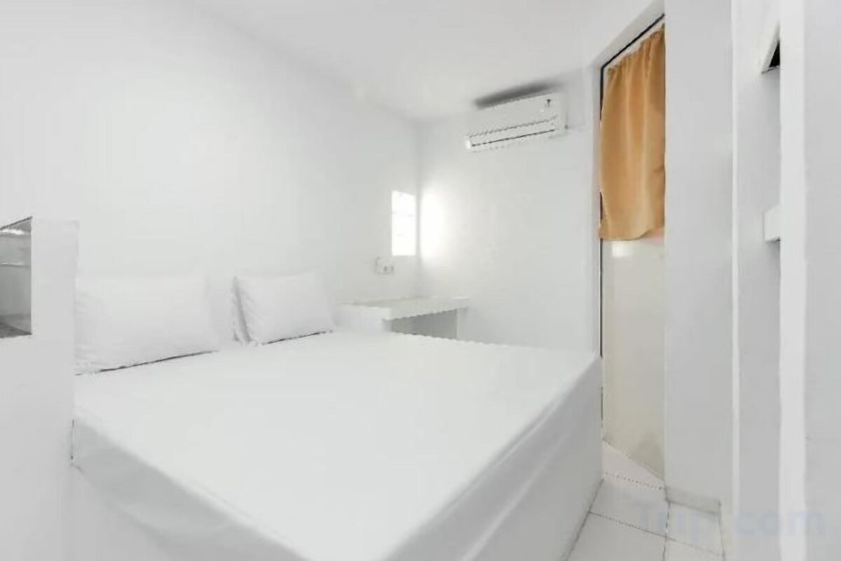 Desk, free WiFi, bed sheets
