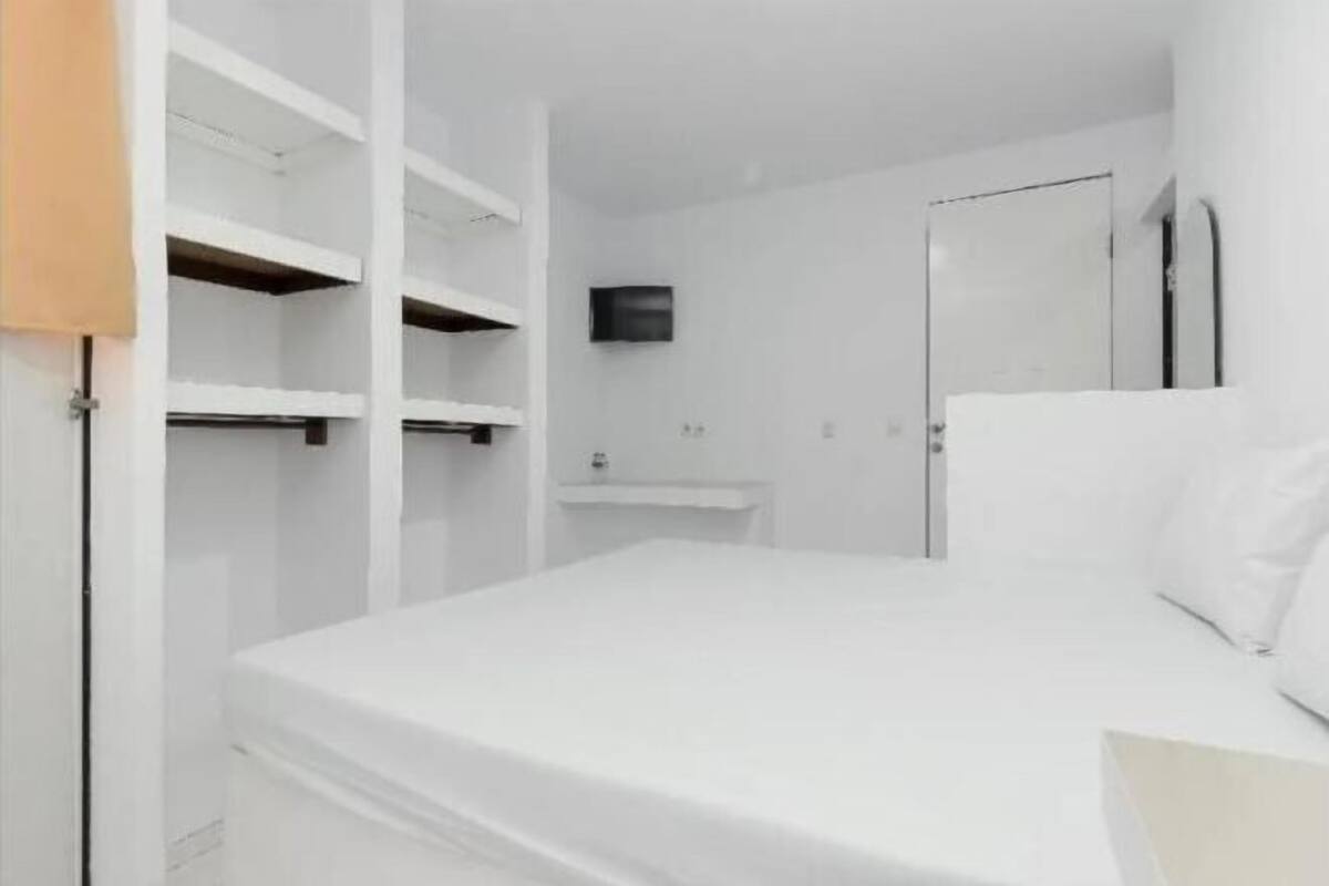 Desk, free WiFi, bed sheets