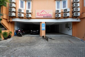 Front of property - RedDoorz Near Kota Lama Semarang (Semarang)