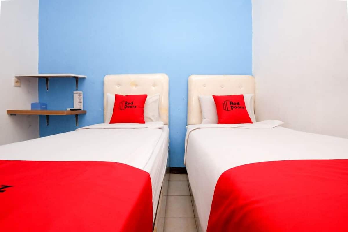Desk, free WiFi, bed sheets