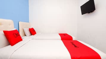 Twin Room | Desk, free WiFi, bed sheets