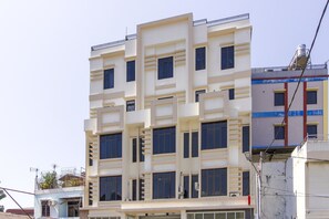 ด้านหน้าที่พัก