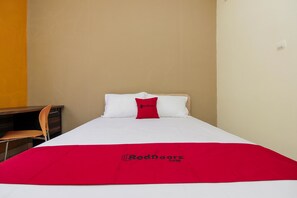 Desk, free WiFi, bed sheets