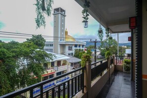 Terrace/patio - RedDoorz @ Jalan Pramuka Manado (Manado)