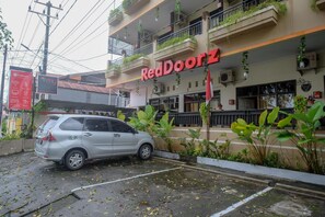 Front of property - RedDoorz @ Jalan Pramuka Manado (Manado)