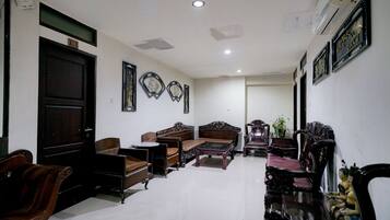 Área de estar no saguão