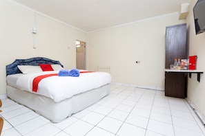 1 habitación, escritorio, wifi gratis y ropa de cama