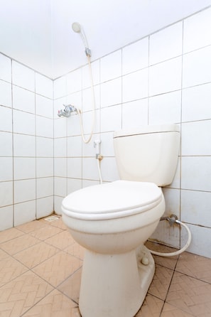 Regadera, amenidades de baño gratuitas, toallas