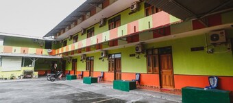 RedDoorz @ Malalayang Manado