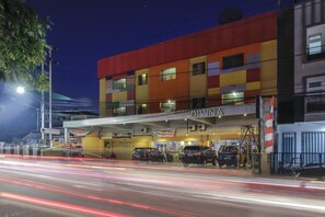 Front of property - RedDoorz near Bethesda Manado (Manado)