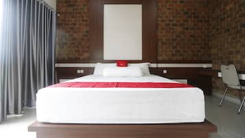Desk, free WiFi, bed sheets