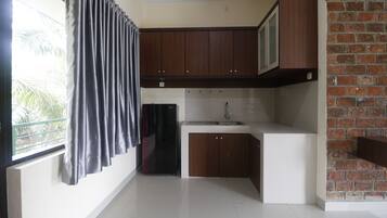 Standard Double Room | Desk, free WiFi, bed sheets