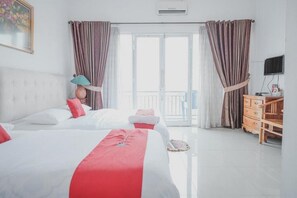 Family Room | Free WiFi, bed sheets - RedDoorz near Lampung Walk (Bandar Lampung)