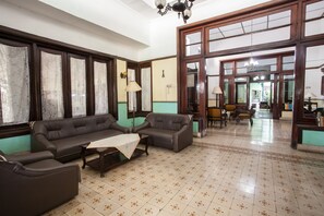 Lobby - RedDoorz near Balai Kota Malang (Malang)