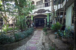 Exterior - RedDoorz near Balai Kota Malang (Malang)