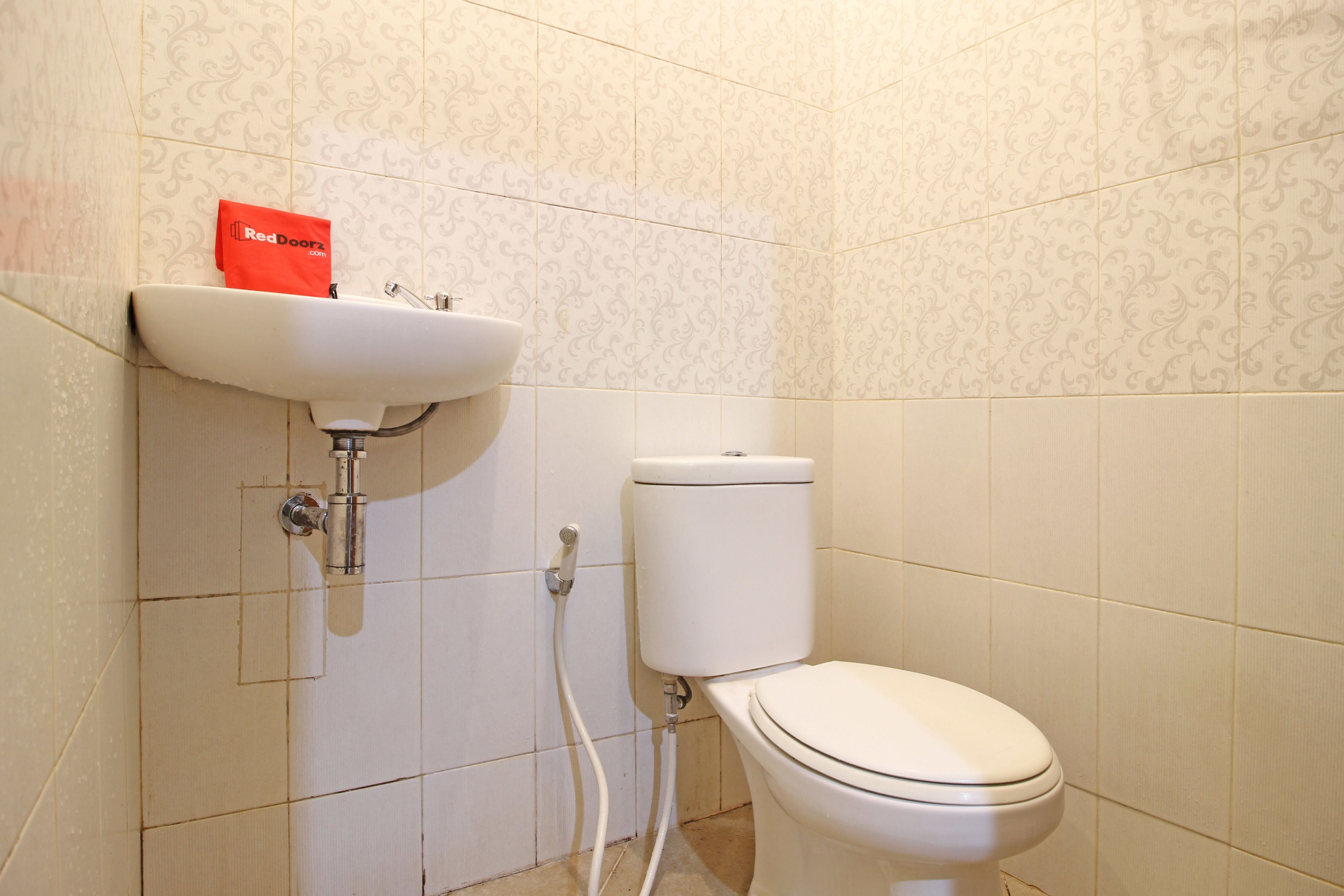 Photo - RedDoorz near Hartono Mall 3