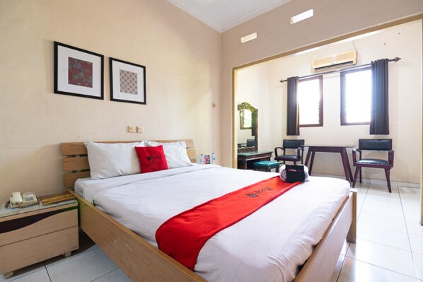 Desk, free WiFi, bed sheets