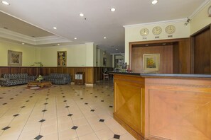 Reception - RedDoorz Plus near GBK Senayan (Jakarta)