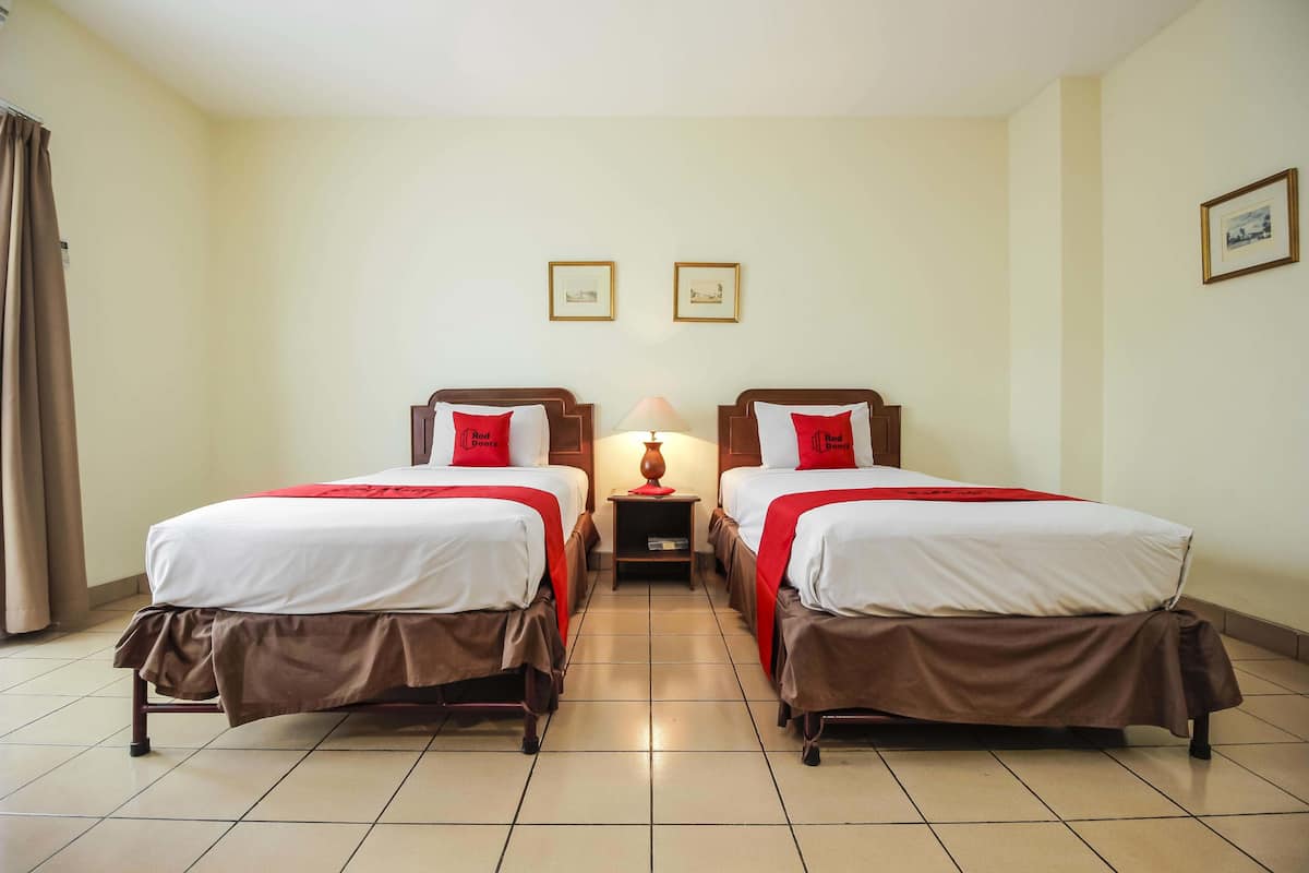 Twin Room | Desk, free WiFi