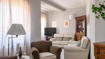 Fernseher, Kamin, Videospiele, DVD-Player