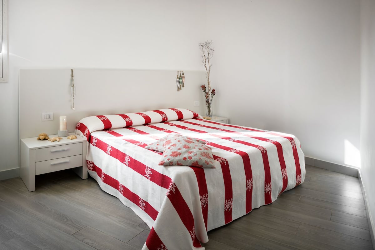 2 bedrooms, premium bedding, in-room safe, blackout drapes