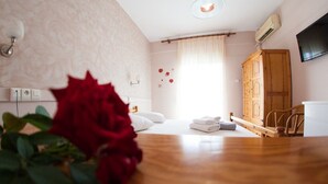 Cortinas opacas, tabla de planchar con plancha, wifi gratis