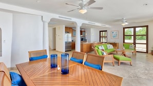 In-room dining - Villa Etoile De Mer (Lowlands)