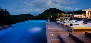 Piscine à débordement