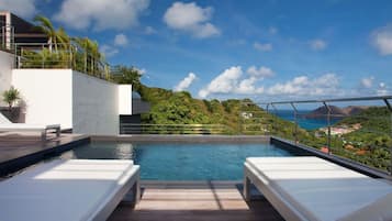 Kolam renang rooftop