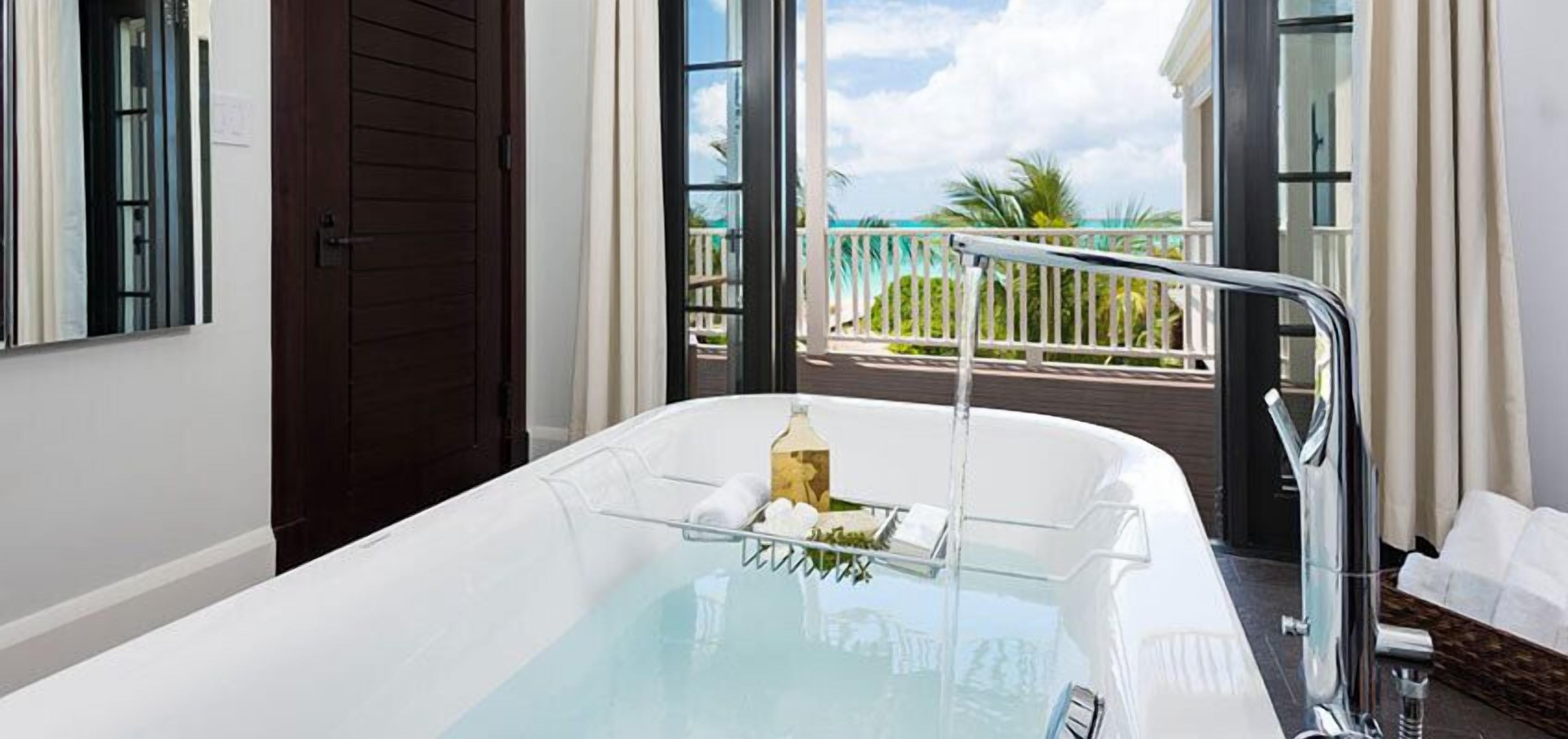 Deep soaking bathtub