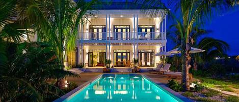 Kolam renang outdoor