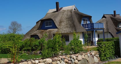 Casa familiar bajo techo de paja, sauna, chimenea, bicicletas, mascotas bienvenidas