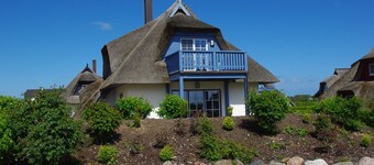 Maison familiale sous chaume, sauna, cheminée, vélos, animaux acceptés