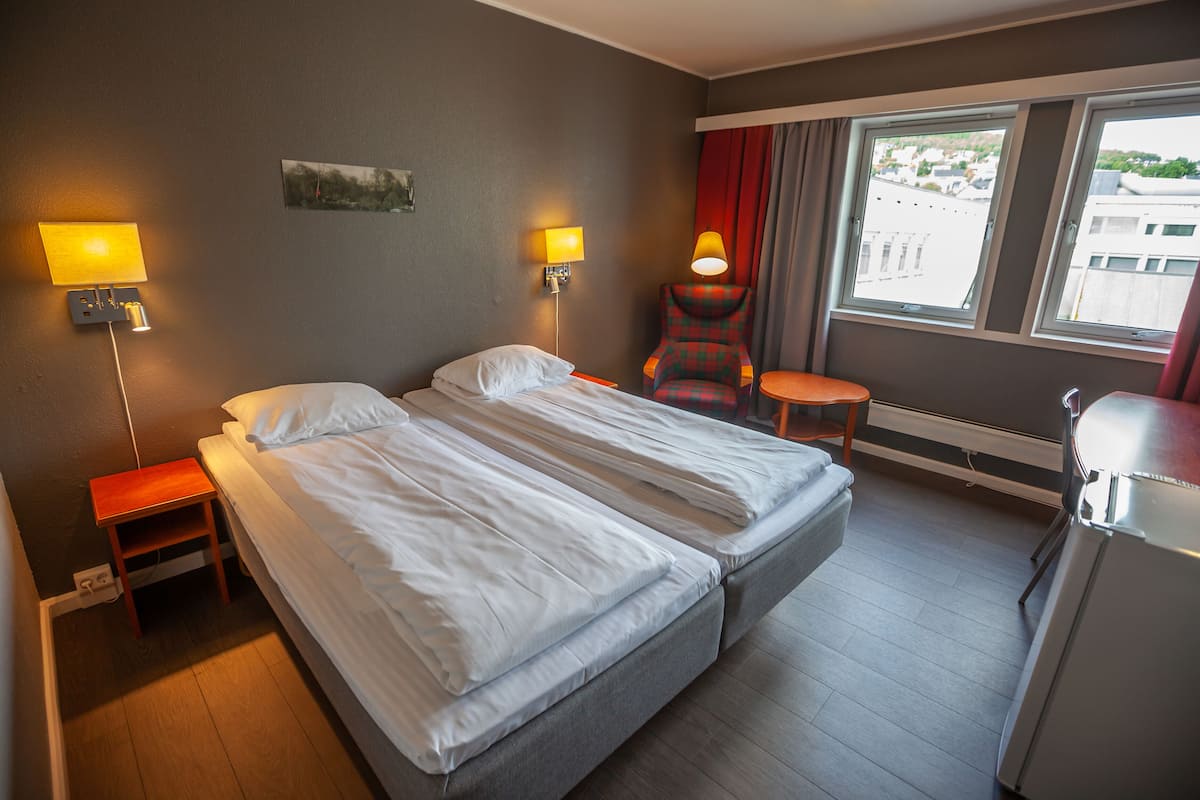 Doppia Economy, 1 letto matrimoniale | 1 camera, una scrivania, Wi-Fi gratuito, lenzuola