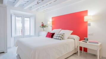 3 slaapkamers, een strijkplank/strijkijzer, gratis wifi, beddengoed