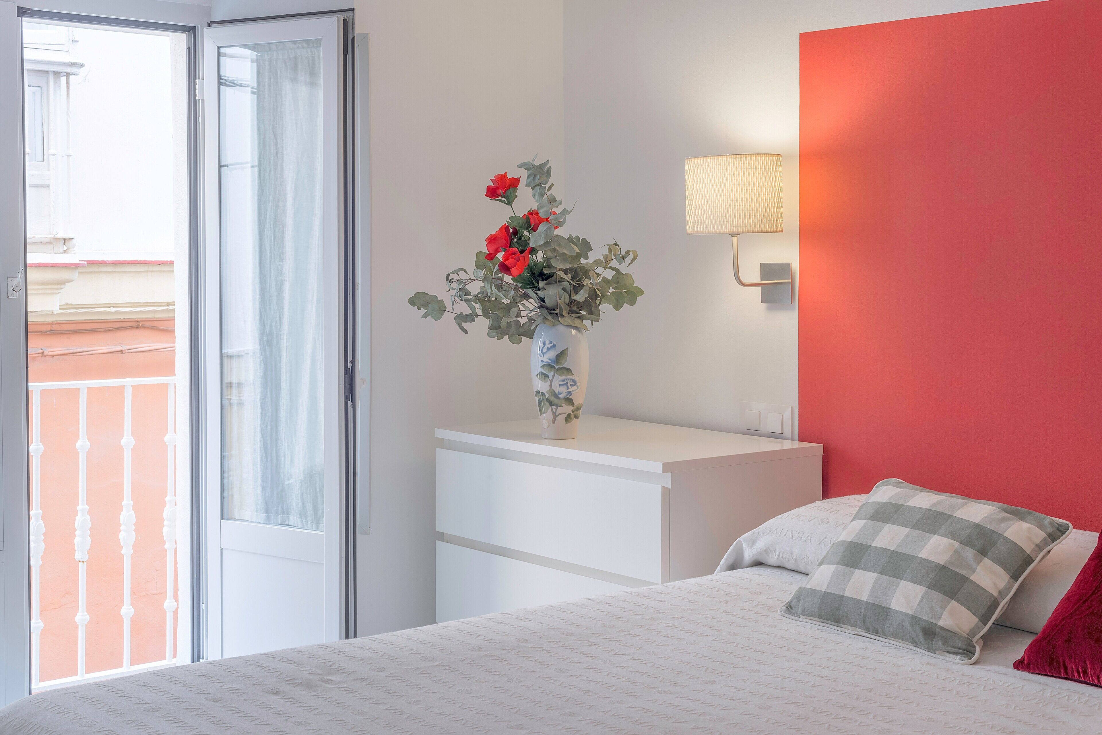 3 bedrooms, iron/ironing board, WiFi (free), bed sheets
