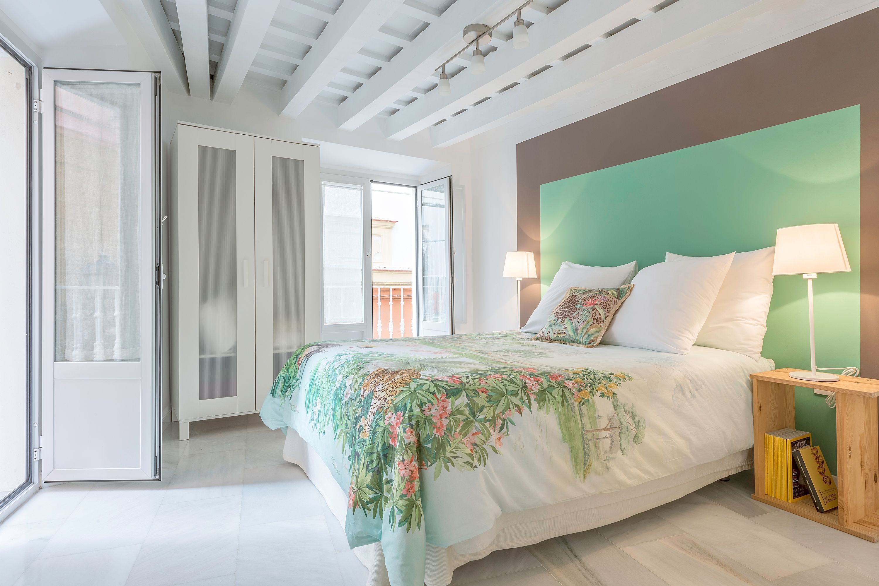 3 dormitorios, tabla de planchar con plancha, wifi gratis y ropa de cama