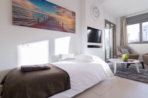 Comfort-Apartment, 2 Schlafzimmer | Schreibtisch, kostenloses WLAN, Bettwäsche
