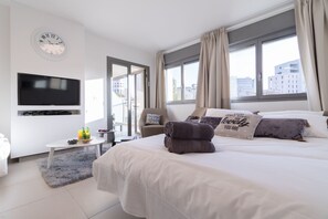 Comfort Apartment, 2 Bedrooms | Desk, free WiFi, bed sheets - Kook 7 Apartment - Isrentals (Jerusalem)