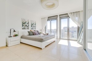 Leilighet – president, 4 soverom | Skrivebord, wi-fi (inkludert) og sengetøy