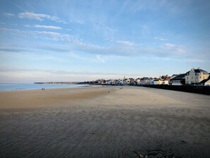 Beach nearby - Cottage 8-10 people Beach Front in the heart of the D-Day beaches.  (Grandcamp-Maisy)