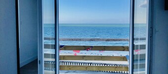 Cottage 8-10 people Beach Front in the heart of the D-Day beaches. 