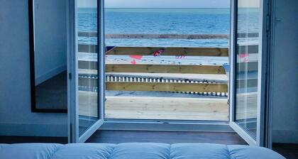 Cottage 8-10 people Beach Front in the heart of the D-Day beaches.