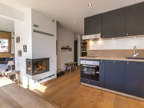 Fridge, microwave, dishwasher, coffee/tea maker