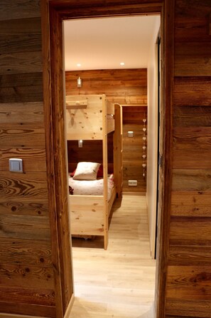 3 chambres, fer et planche à repasser, Wi-Fi gratuit, draps fournis